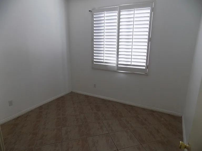 11833 Worcester Dr — Photo 3