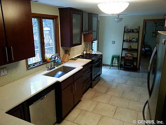 5th image of 293 Brooksboro Dr
