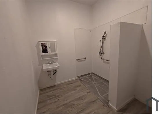1 bed, $2,000 — Photo 3