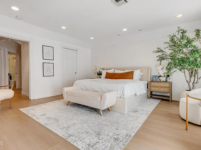 367 S Oak Ave — Photo 24