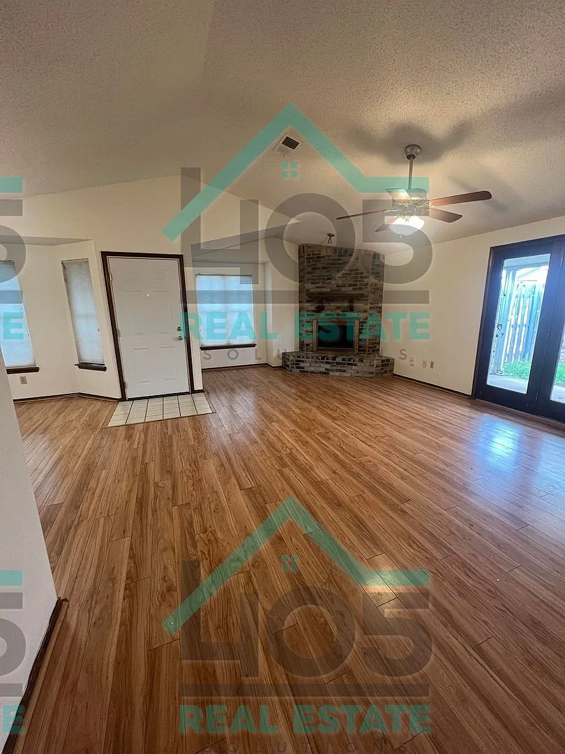 Building Photo - 2136 Lonnie Ln
