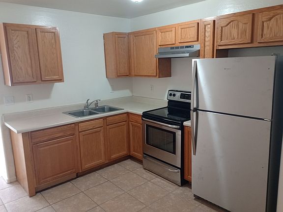 3rd image of 4225 N Montezuma Dr #B