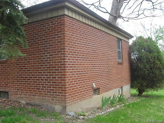 5th image of 1072 Davenport Dr