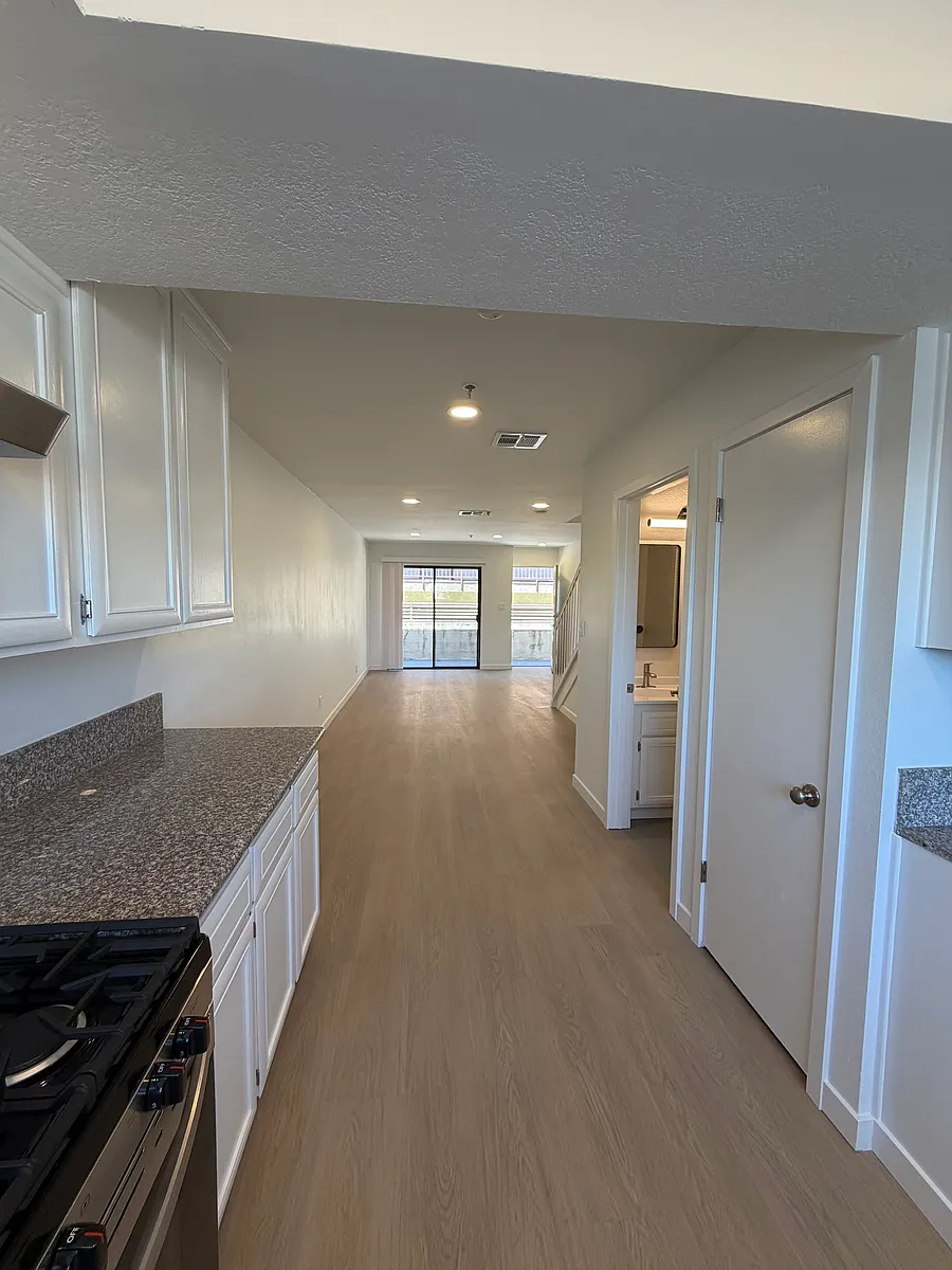 Building Photo - 121 Olive St #12