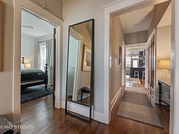 2nd image of 1431 W Rosemont Ave #3E