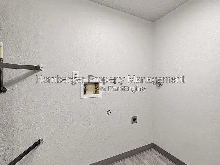 1721 N Glenn Rd — Photo 17