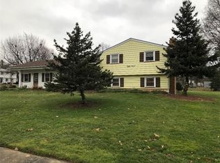 65 Pinebriar Dr, Rochester, NY 14616