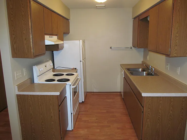 2035 Sylvan Way — Photo 4