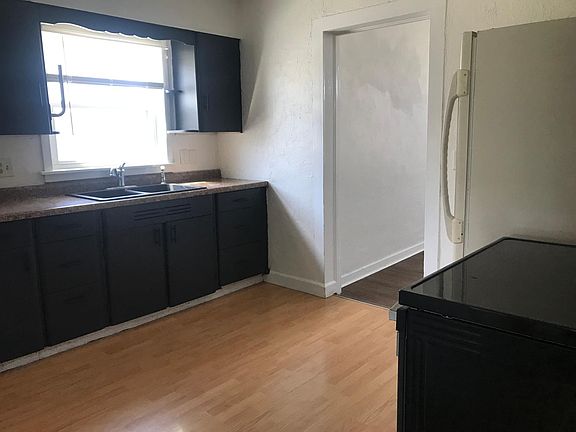 4th image of 112 E Van Buren St