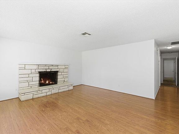 4th image of 11224 Bellaire St