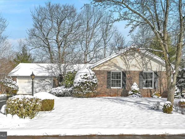 318 Fairview Rd, Reading, PA 19606