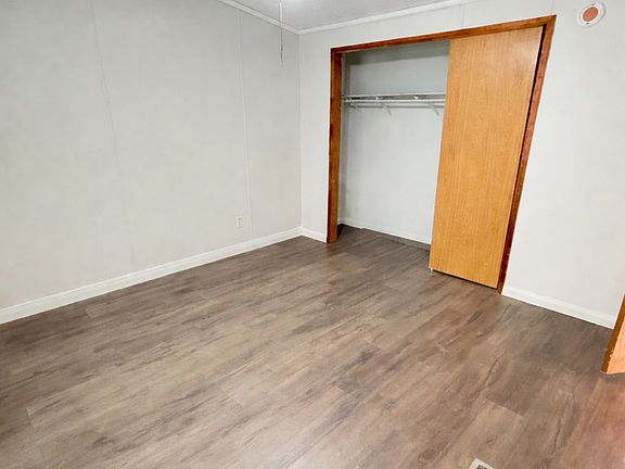 4th image of 716 Treeview Ln