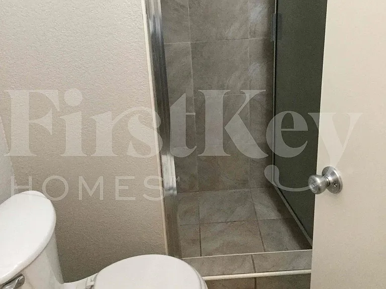 1108 W Camp Cir — Photo 12