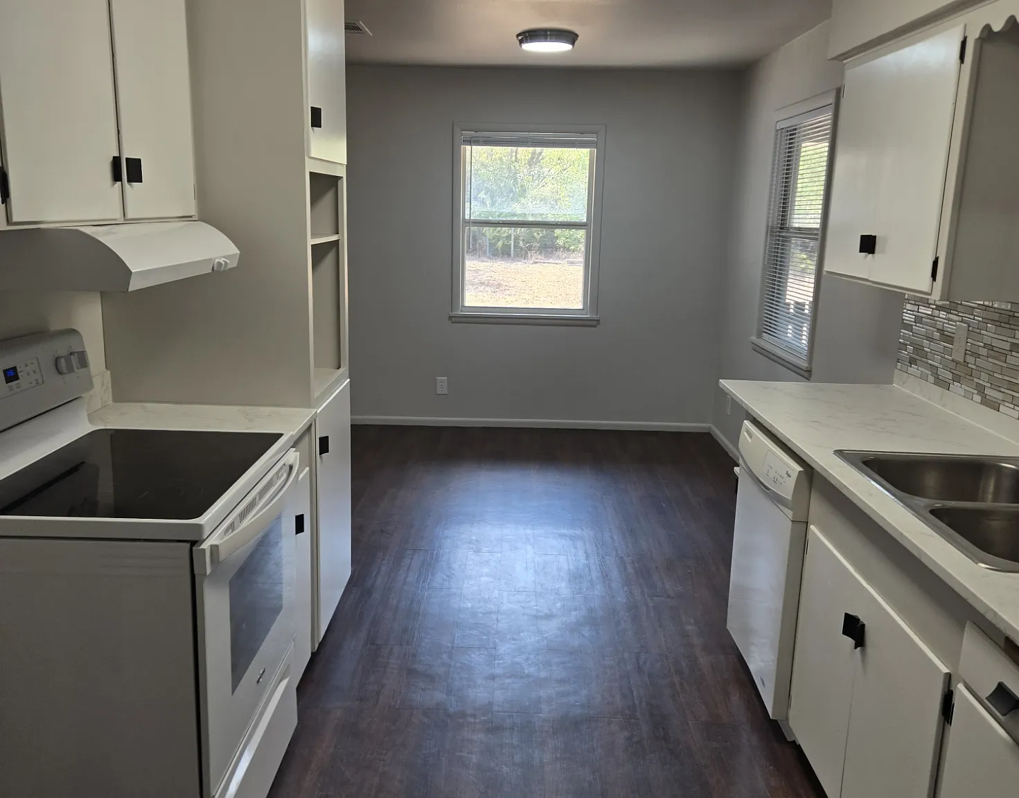 3 bed, 1.5 bath, 1196 sqft, $1,645 — Photo 4