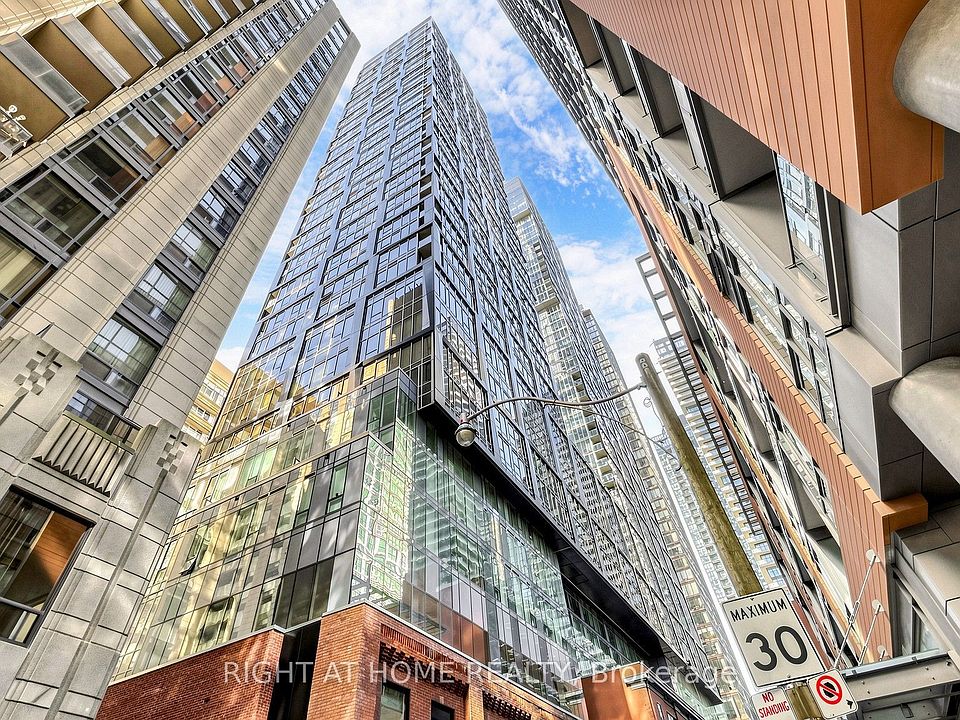 1st image of 15 Mercer St #819