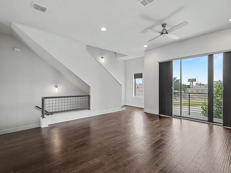 1606 N Hackberry St #102 — Photo 9