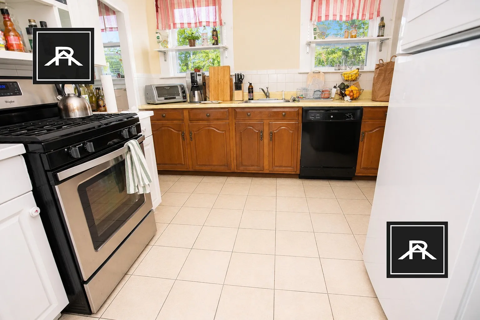 3 bed, 1.0 bath, $3,000 — Photo 2