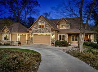 11709 Windcrest Dr, Papillion, NE 68133