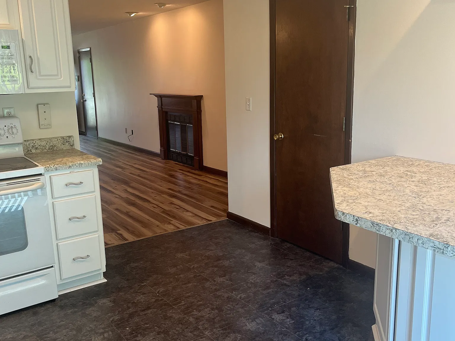 2 bed, 1400 sqft, $1,800 — Photo 3