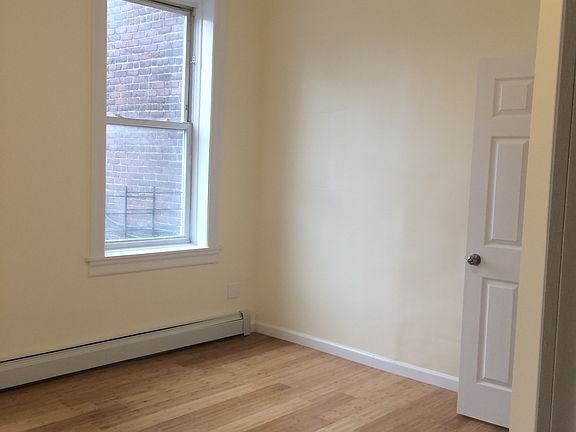 3rd image of 11520 Jamaica Ave #2FL