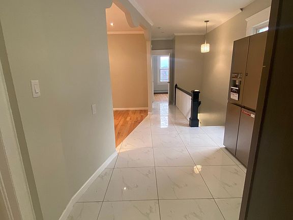2nd image of 125 Belknap Ave #3