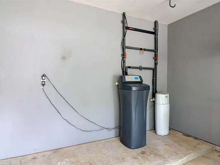 3323 Pioneer Bend Ln — Photo 38