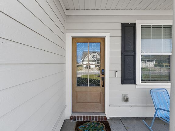 3rd image of 601 Yellow Leaf Ln