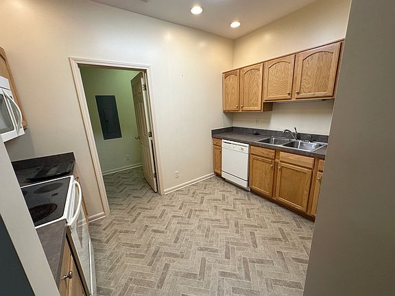 4th image of 515 Main St #C