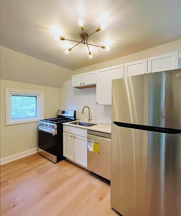 1st image of 826 20th Ave NE Unit 1