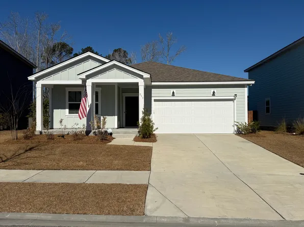 953 Longleaf Dr, Richmond Hill, GA 31324