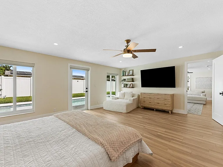 1289 SW 7th St — Photo 10