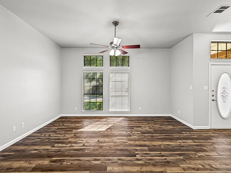 4219 Harvest Point Dr — Photo 8