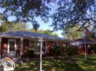 32043 Beacon Ln, Fraser, MI 48026