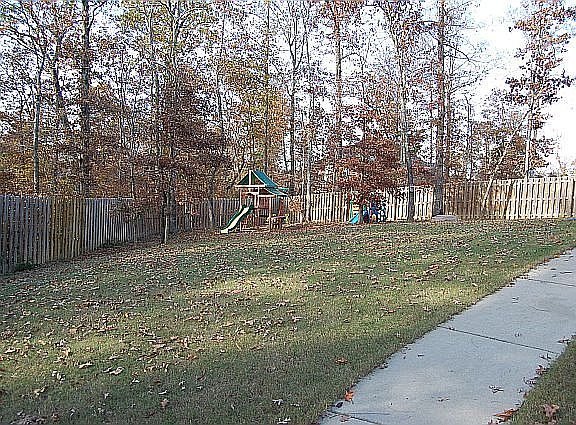3rd image of 4424 Longwood Dr