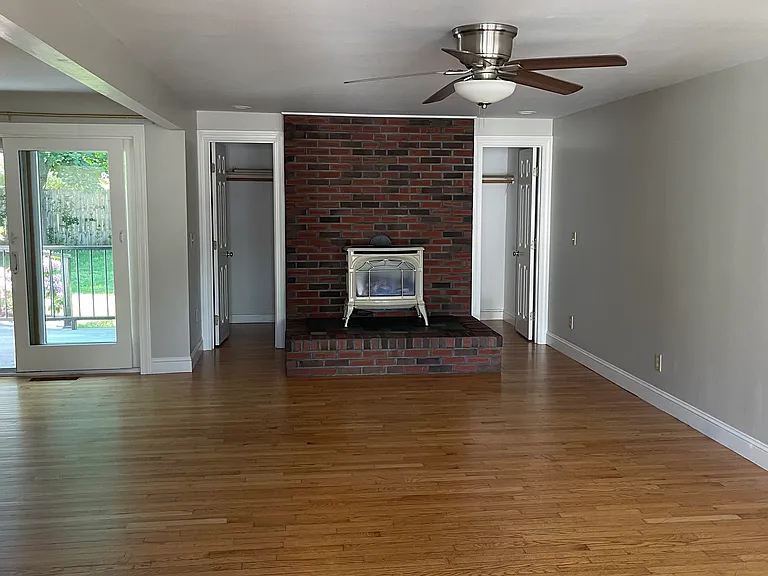 9 Maplewood Ave — Photo 2