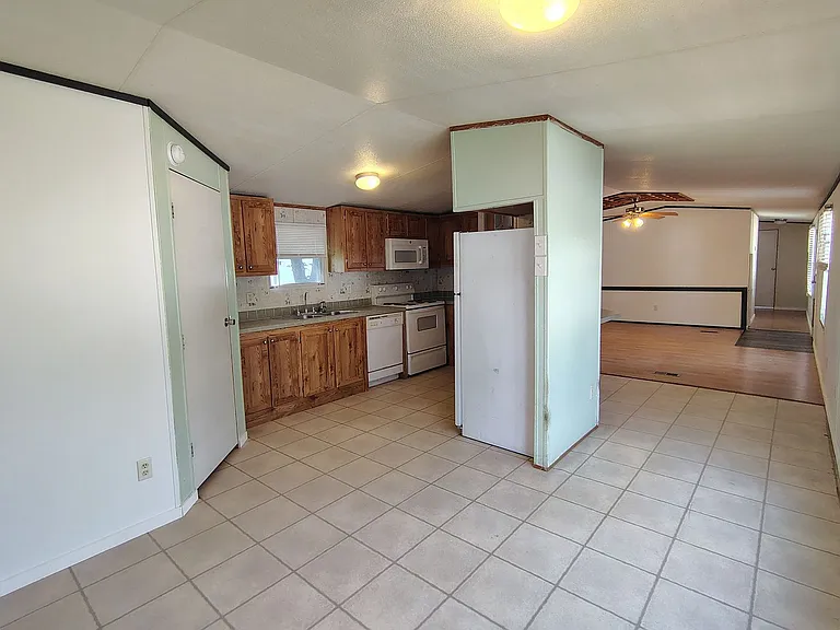 225 Community Dr #2 — Photo 5