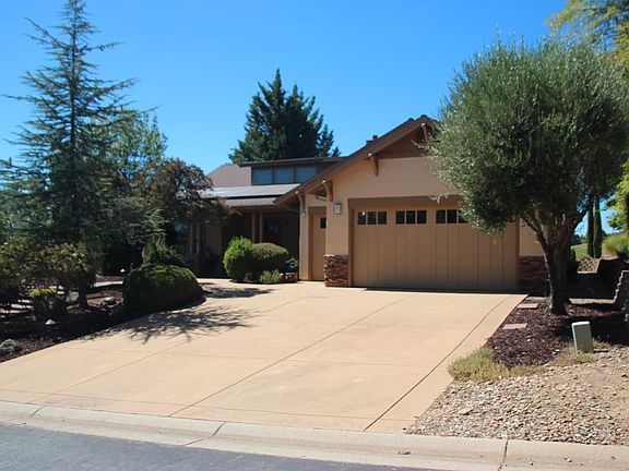 2nd image of 807 Smith Flat Rd