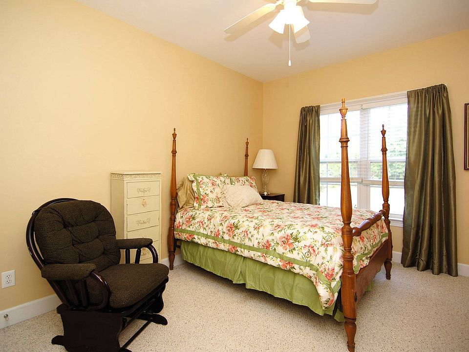 Large Secondary Bedroom!