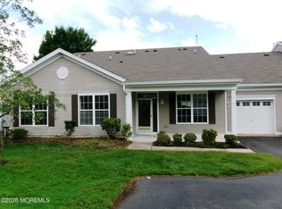 11 Sunnyfield Lane, Lakewood, NJ 08701