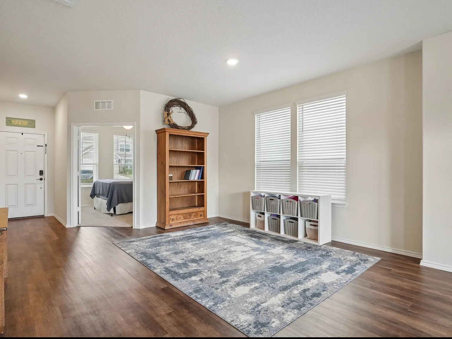 4 bed, 2601 sqft, $2,400 — Photo 3
