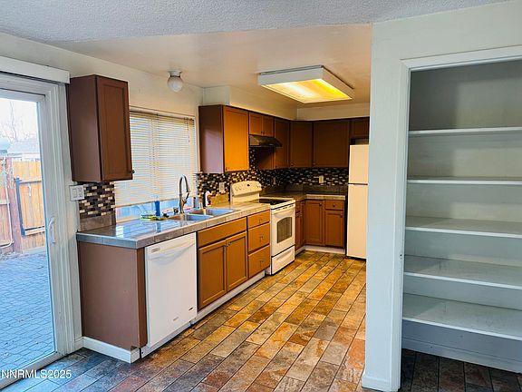4th image of 801 Woodglen Dr APT 2