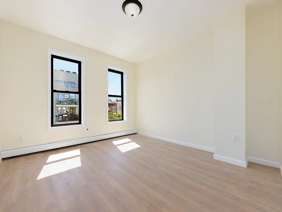 1538 Gates Ave #3R