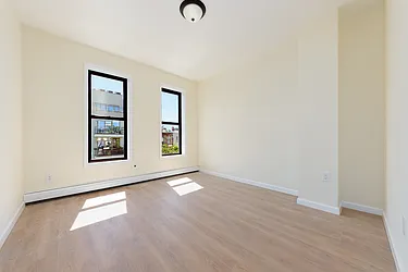 1538 Gates Avenue, #3R