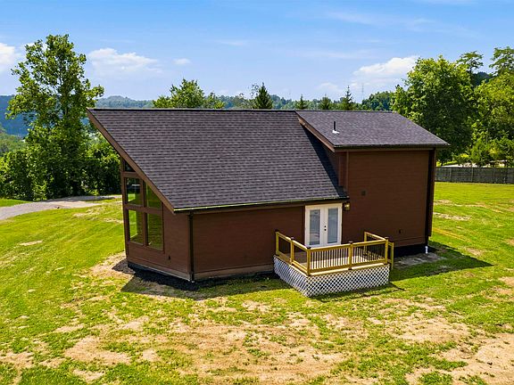 3rd image of 302 Taftarosa Dr
