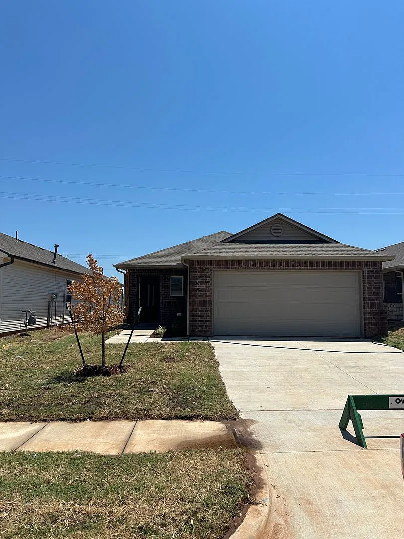 Pre-Leasing Now! Get a Head Start On Your Next Move! | Charming Three Bedroom, Two Bathroom Home ... — Photo 3