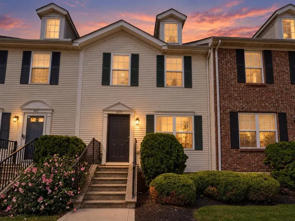 1079 Shady Lake Dr, Columbus, OH 43228