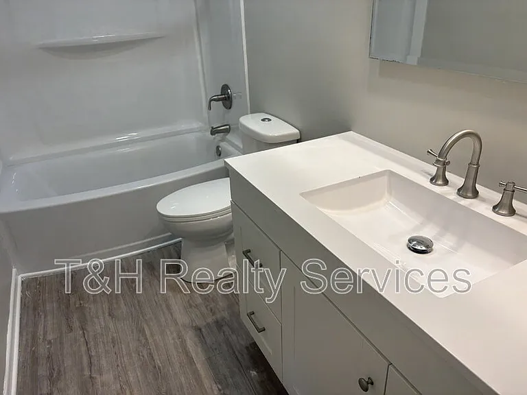 8705 Zephyr Dr — Photo 15