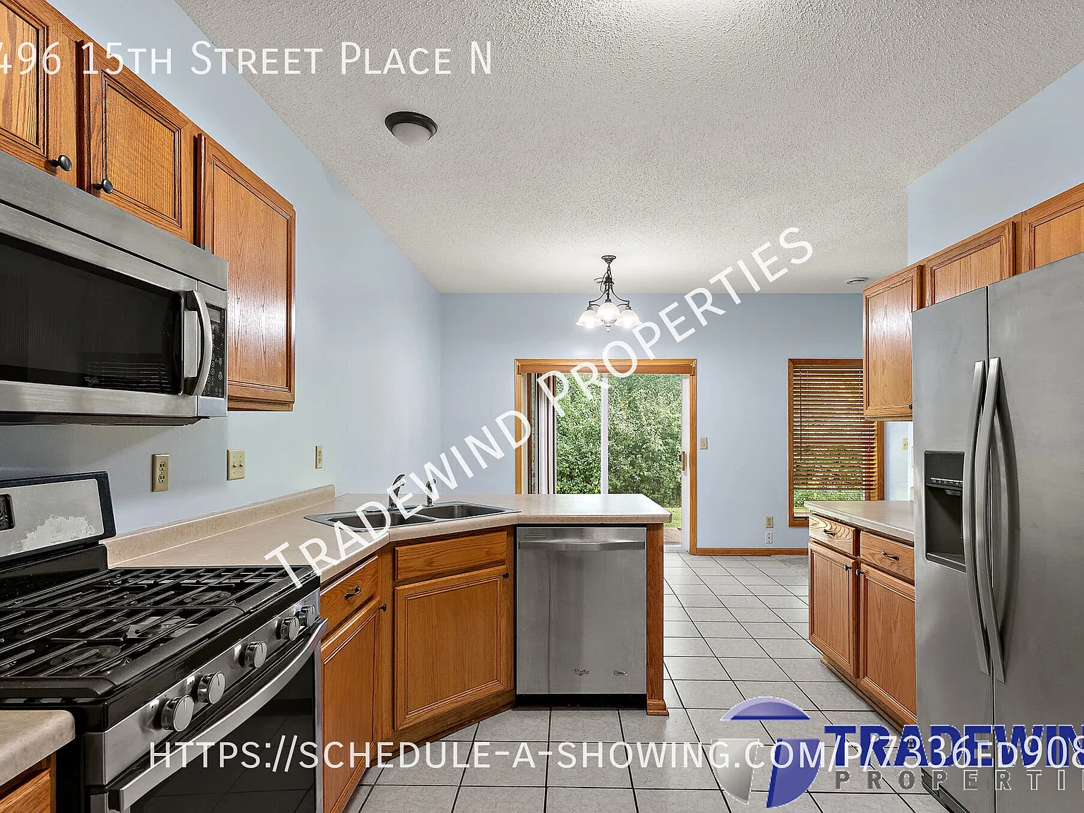 Spacious 3 Bed 2.5 Bath Townhome — Photo 2
