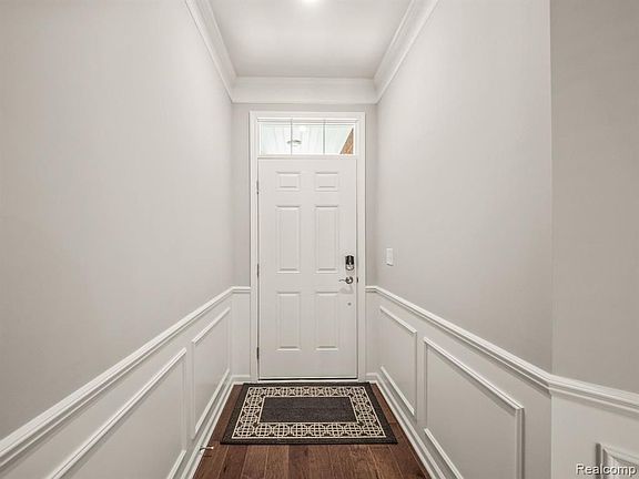 4th image of 4837 Glenora Dr