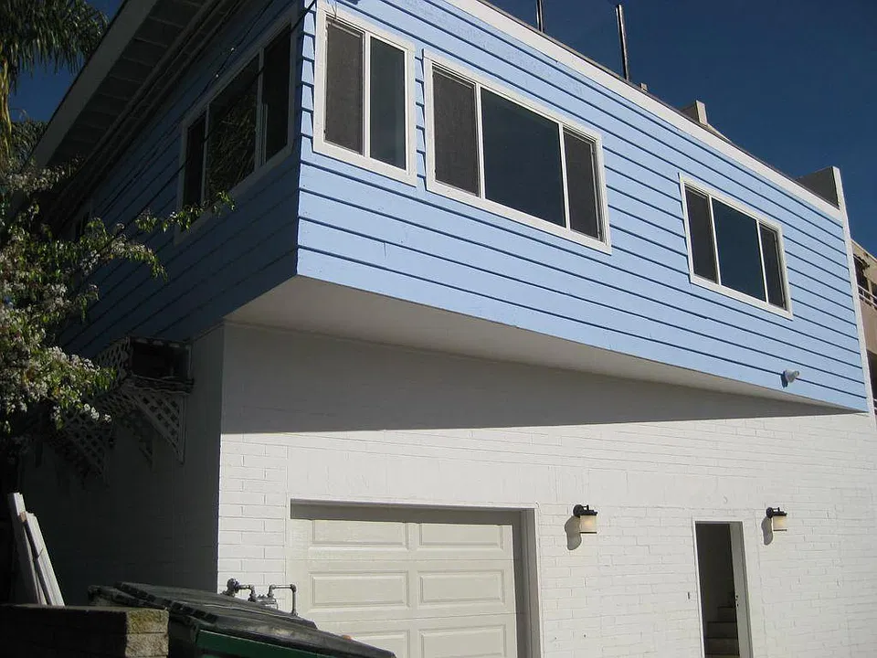 Unit with private entrance and garage